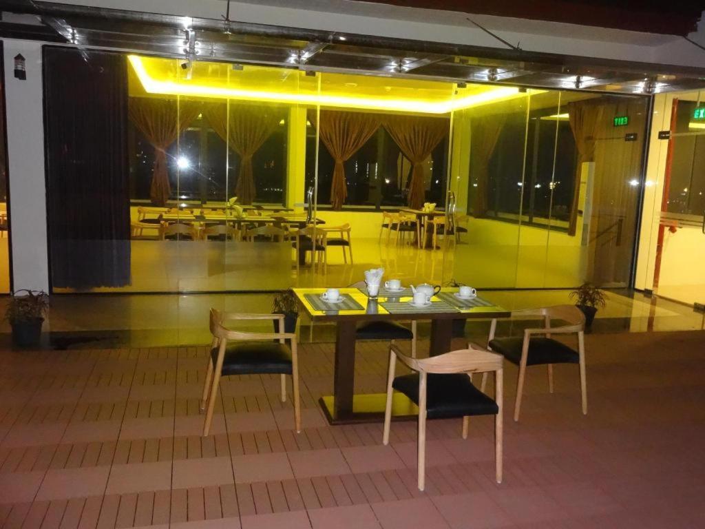 Virati Hotel Yangon Exterior photo