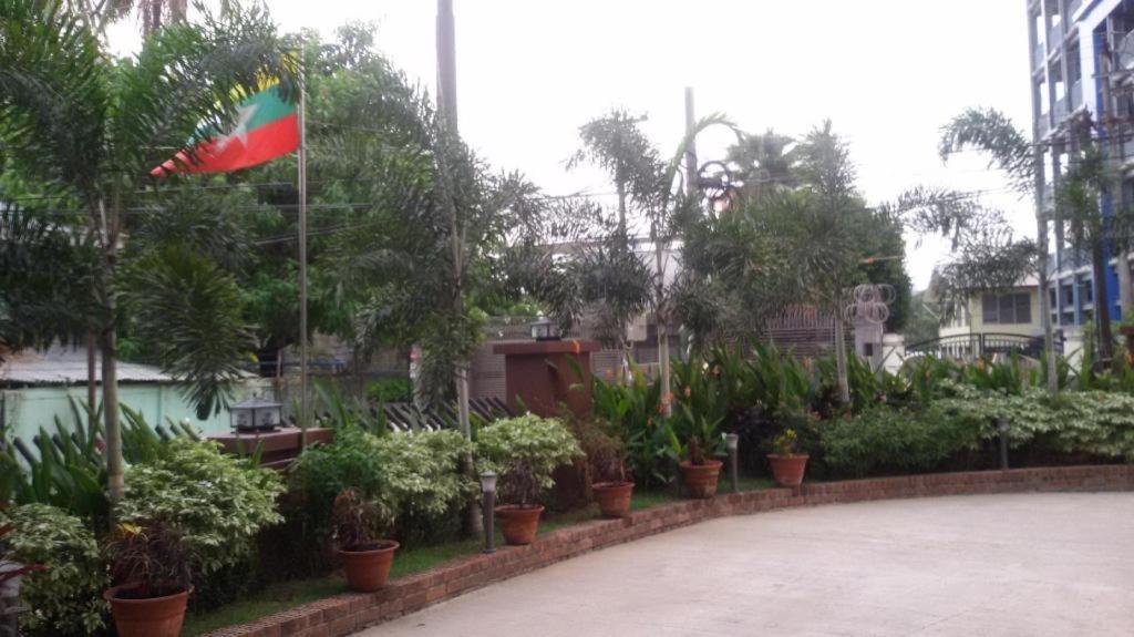 Virati Hotel Yangon Exterior photo