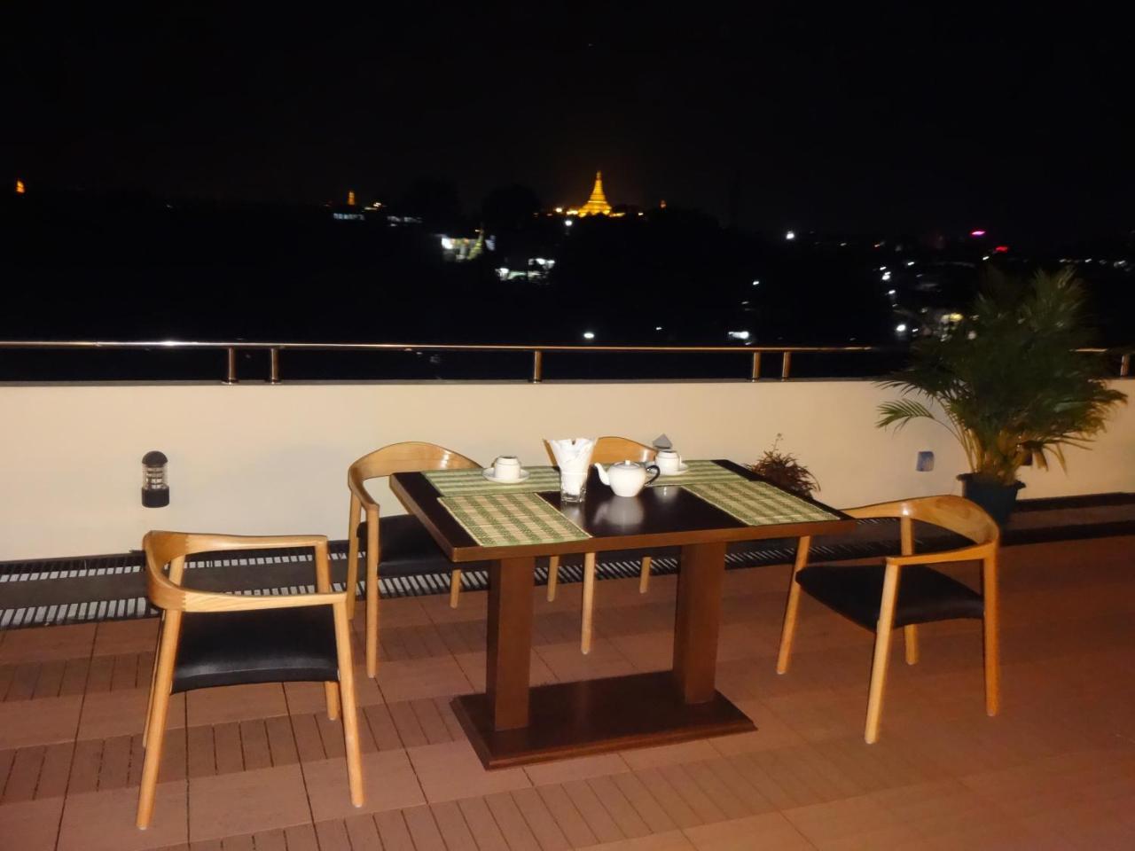 Virati Hotel Yangon Exterior photo