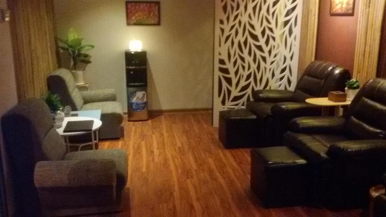 Virati Hotel Yangon Exterior photo